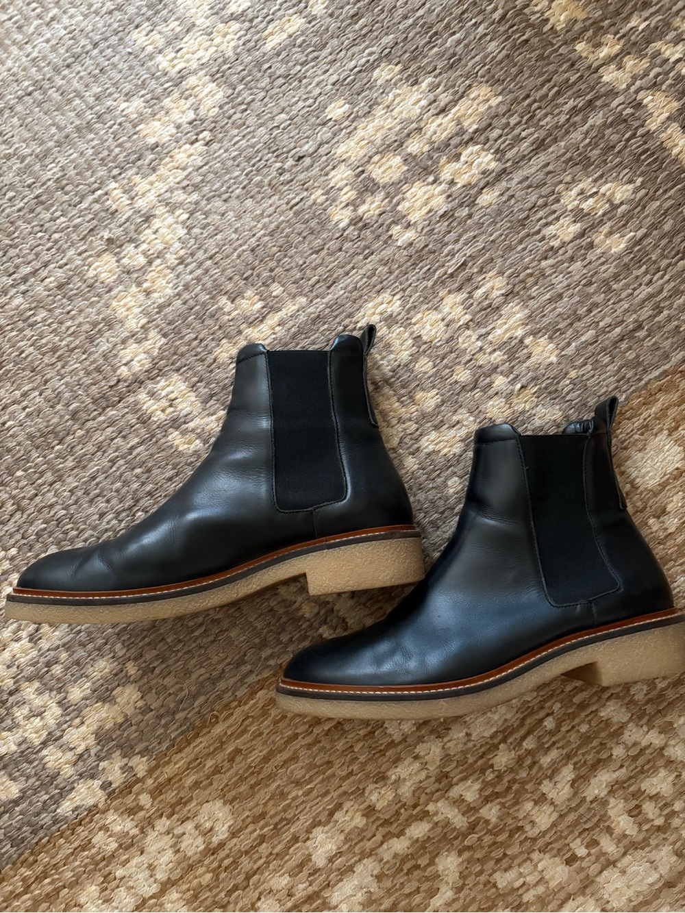 Everlane Black Chelsea Boots